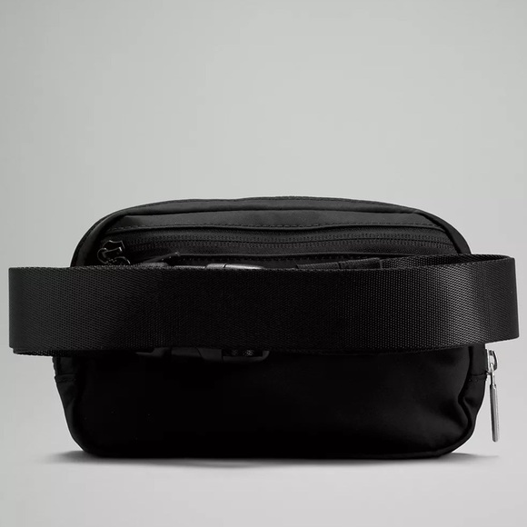 🌿NWT Lululemon Everywhere Belt Bag - Picture 4 of 7